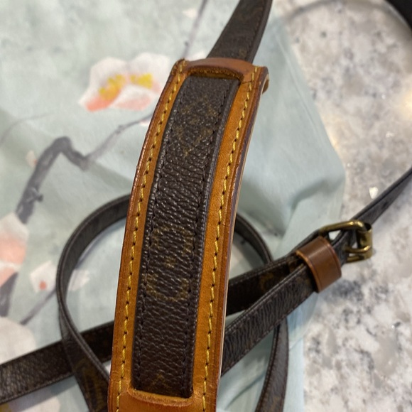 Louis Vuitton Amazone Monogram Crossbody Bag TH0928 - Picture 8 of 13